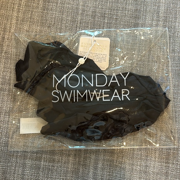 (NWT!) Monday Swimwear - Puerto Rico Bikini Top - Picture 4 of 5